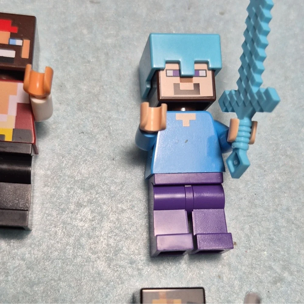 LEGO Minecraft Minifigure Lot of 6 Alex Zombie Steve w/ Swords swashbuckler or?